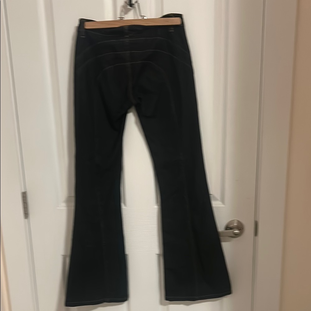 Dark wash low rise flair jeans - Picture 3 of 4